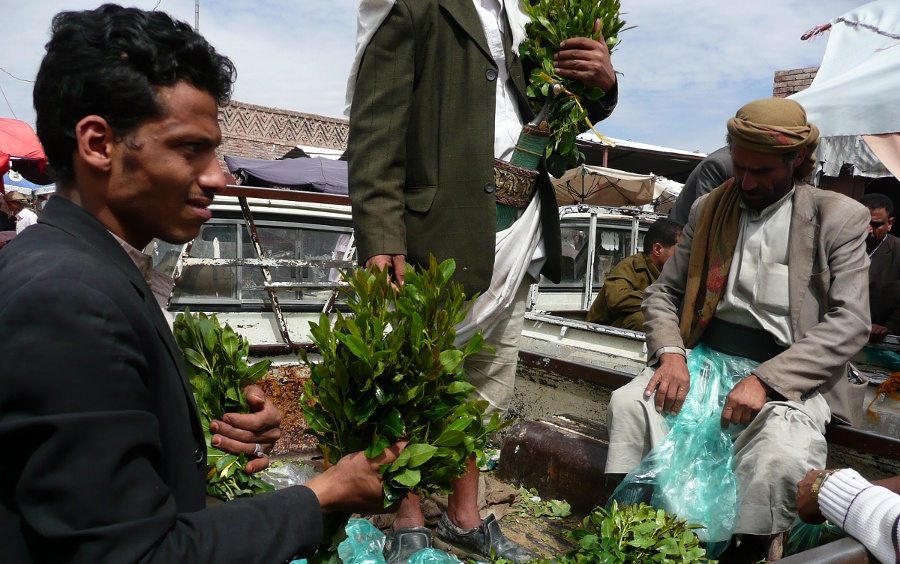 Kat árusok egy jemeni piacon